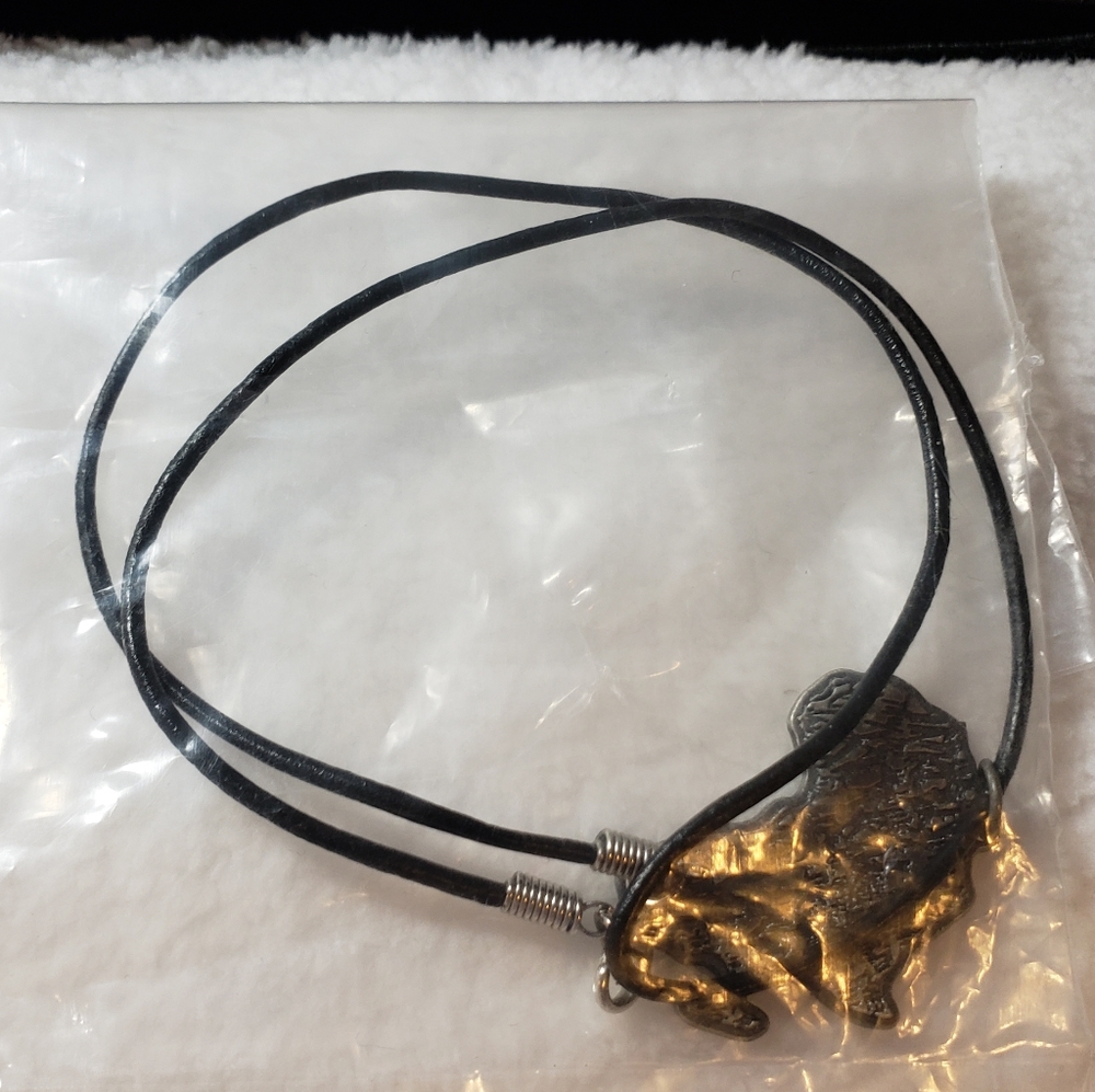 OFFICIAL RESIDENT EVIL 5 Kijuju Necklace Promo Capcom Rare